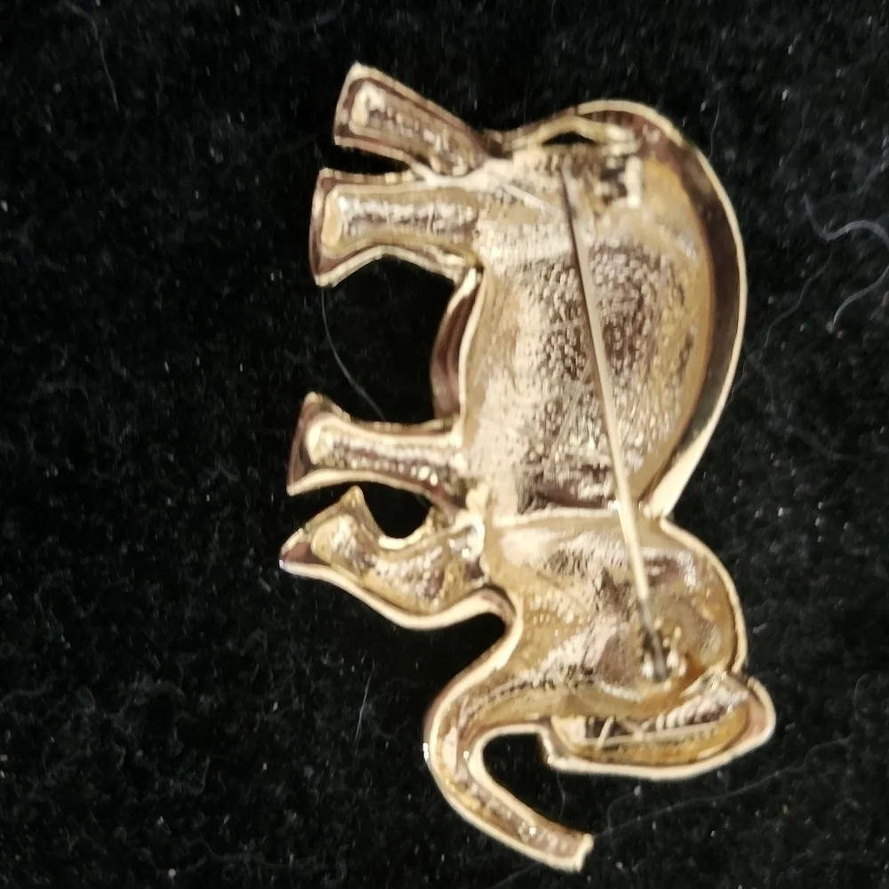 Pretty elephant brooch
